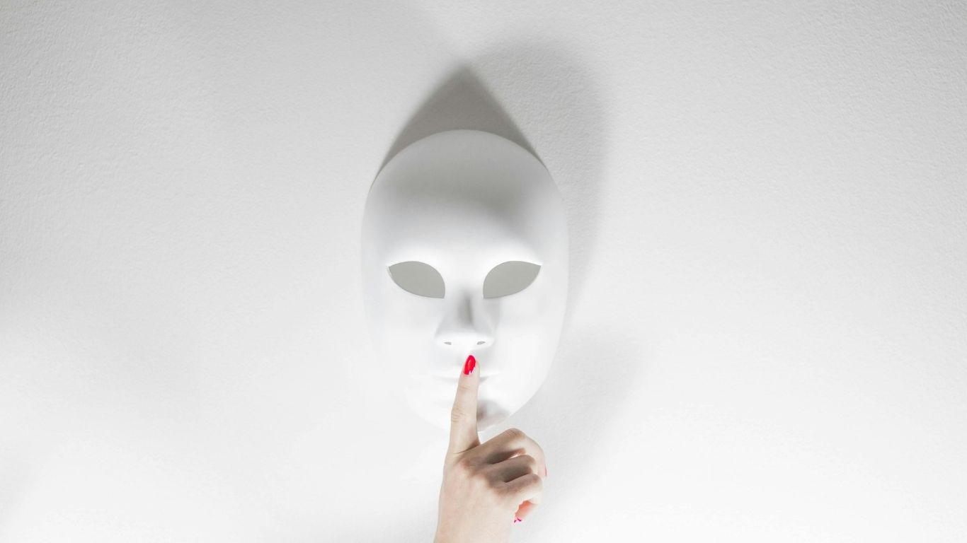 Selbstverrat im Job: Wie du erkennst, wann du dich selbst verrätst